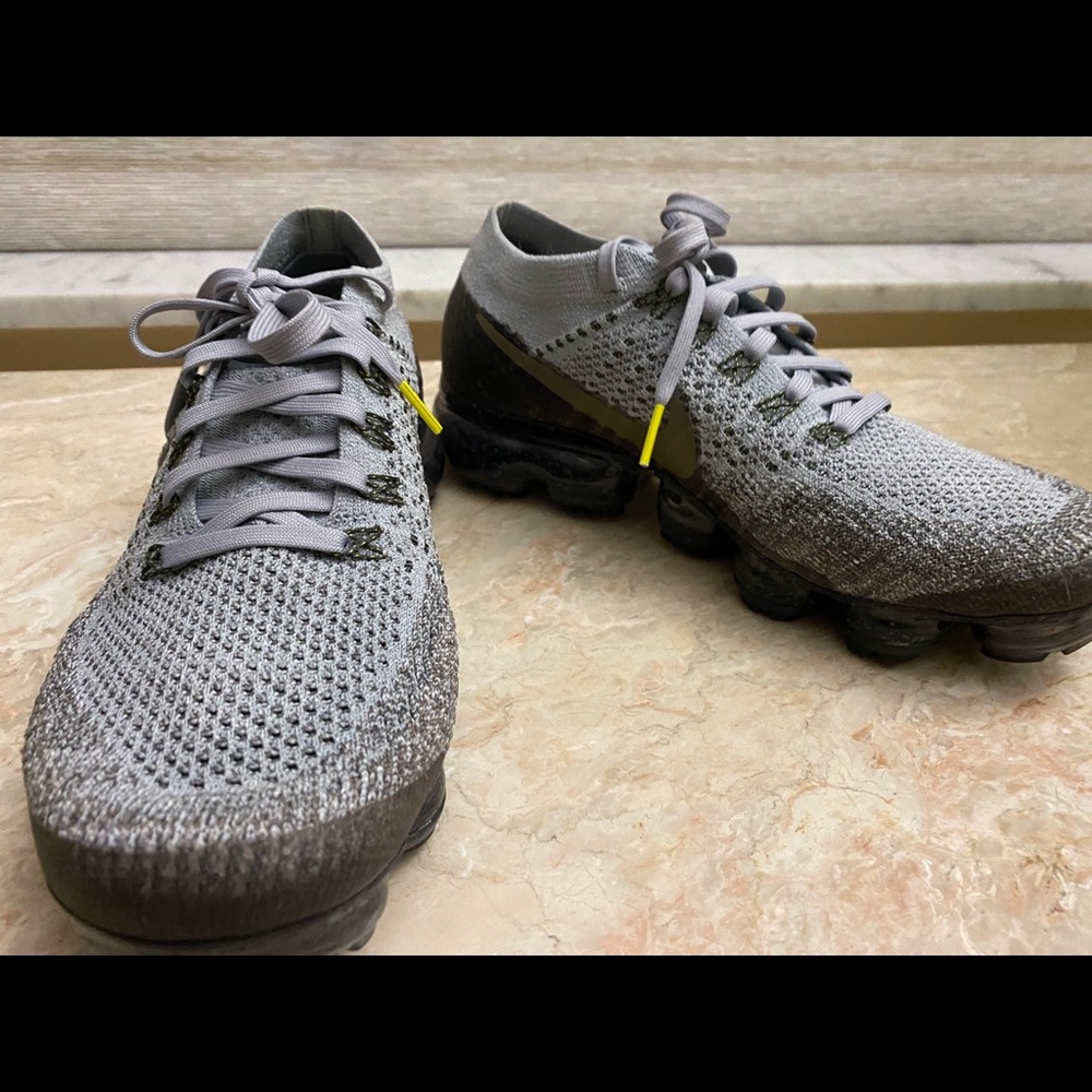 Nike AirMax FlyKnit Women’s Sneaker